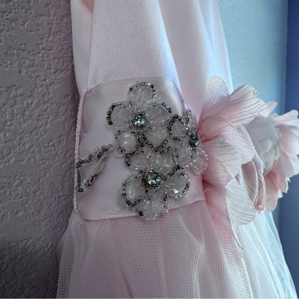 Chantilly Place Sleeveless Blush-Pink Floral Waist Tulle Gown for Girls. Size 5. - Picture 14 of 17